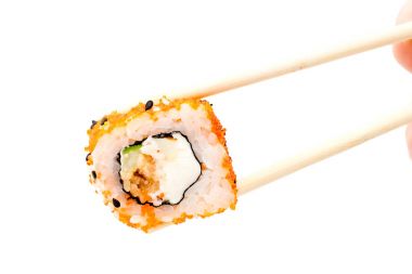 Holding suşi roll çubuklarla.