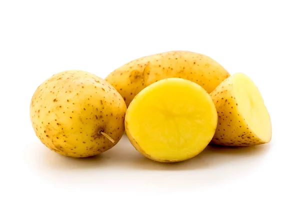 Potatis på en vit bakgrund. — Stockfoto