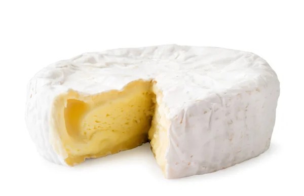 Beyaz arka planda beyaz küflü peynir. İzole edilmiş — Stok fotoğraf