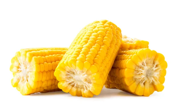 Gekookte maïsschijfjes close-up op een witte achtergrond — Stockfoto