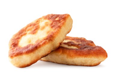 Beyaz bir yakın planda kızarmış turta. İzole edilmiş