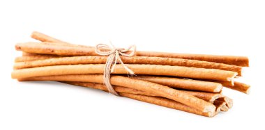 Beyaz arka planda çıtır çıtır pipetler. İzole edilmiş