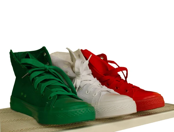 Zöld-fehér-piros Tornacipő hogyan olasz zászló. — Stock Fotó