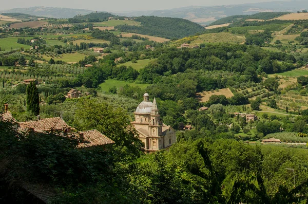 モンテプルチャーノから tuscananian 風景を見る — ストック写真