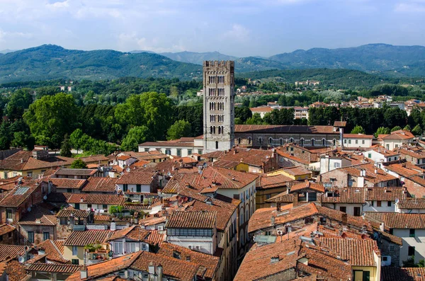 Visa att den gamla staden Lucca — Stockfoto