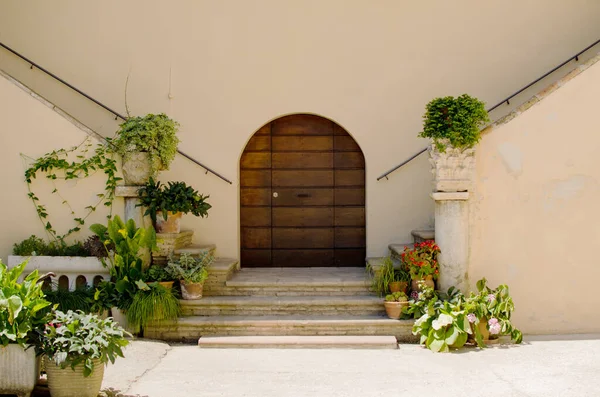 Trappenhuis Van Een Huis Spello Versierd Met Bloemen Italië — Stockfoto