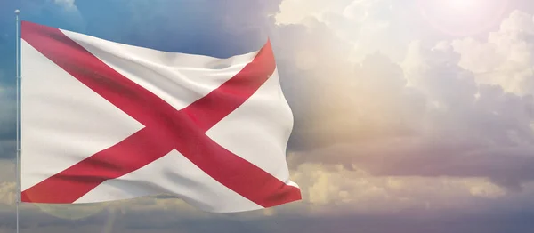 Vlaggen van de staten Usa. De vlag van Alabama. golvende vlag op zonsondergang hemel achtergrond 3d illustratie. — Stockfoto