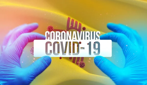 Медицинская вспышка пандемического коронавируса COVID-19 с развевающимся флагом штатов США. Флаг штата Нью-Мексико . — стоковое фото