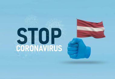 COVID-19 Görsel konsept - el yazısı Coronavirüs 'ü durdurun, el hareketi virüse karşı virüs enfeksiyonu, sımsıkı tutulan Letonya bayrağı. Salgın 3 boyutlu illüstrasyon.