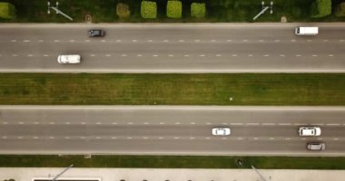Otobanın Üstten Aşağı Hava Görüntüsü Yoğun Şehir Yolu Trafik Yolu.
