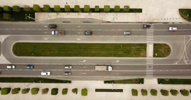 De cima para baixo vista aérea da auto-estrada movimentada cidade estrada trânsito congestionamento rodovia . — Vídeo de Stock