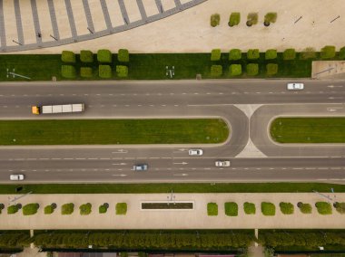 Otobanın Üstten Aşağı Hava Görüntüsü Yoğun Şehir Yolu Trafik Yolu.