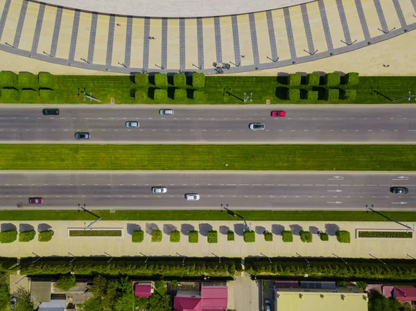 De haut en bas vue aérienne de la ville autoroute achalandée route embouteillage autoroute . — Photo