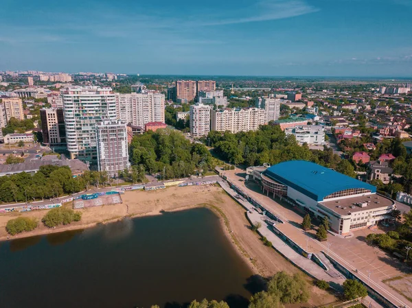 the Oa, Krasnodar şehir manzarası ve Kuban nehri havadan izleniyor. Krasnodar bölgesi, Rusya