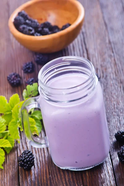 Blackberry yogurt in glass — Stock Photo, Image