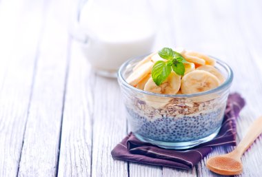 Chia süt puding