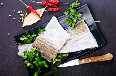 çiğ balık filetosu