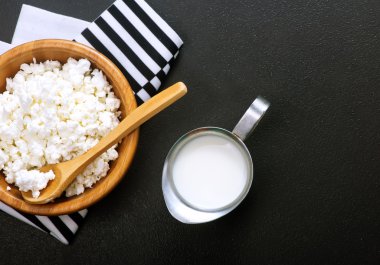 taze süt ve peynir