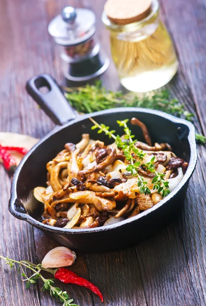 Fried mushroom in pan — Stock Photo, Image