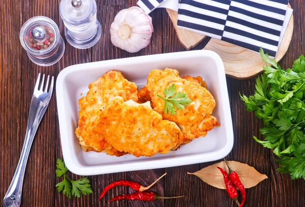 Chicken cutlets in bowl — Stock Photo, Image