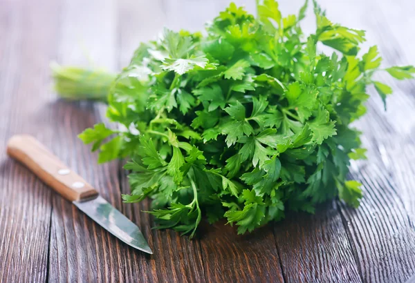 Fresh parsley and knife — Stock Photo, Image