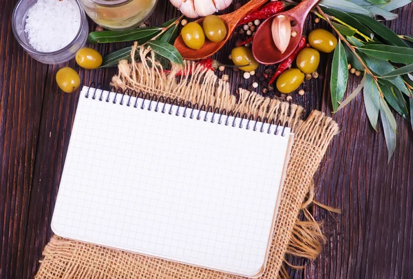 Especias aromáticas en la mesa —  Fotos de Stock