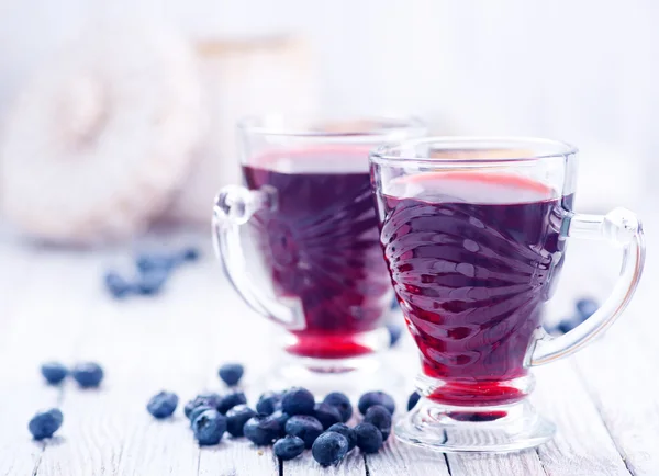 Blåbär juice i glasen — Stockfoto