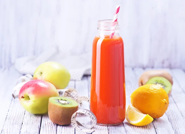 Juice från frukt och grönsaker — Stockfoto