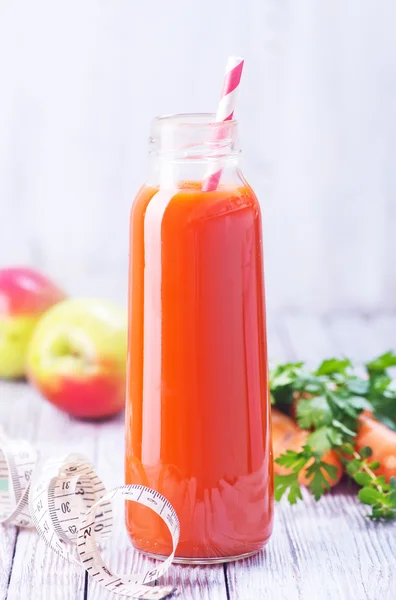 Saft aus Obst und Gemüse — Stockfoto