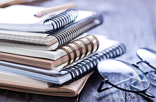 Pilha de cadernos em espiral — Fotografia de Stock