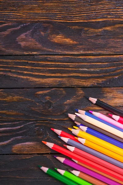 Kleur potloden op tafel — Stockfoto