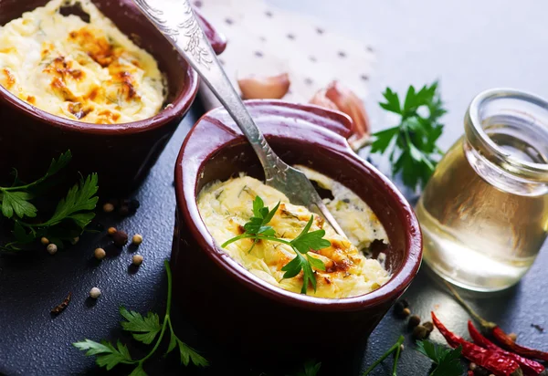 Huevos cocidos en crema agria —  Fotos de Stock