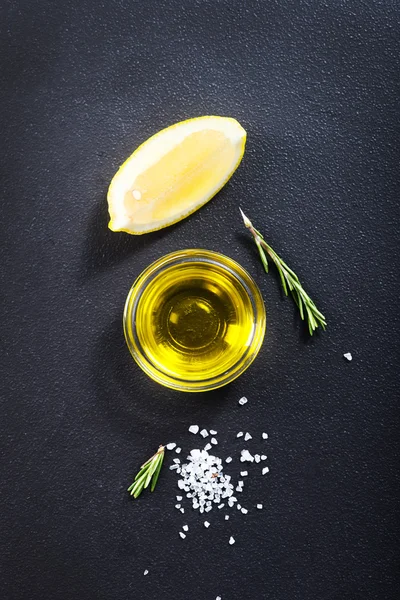 Resh limón con aceite —  Fotos de Stock
