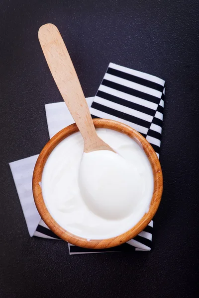 Sour cream in bowl — Stock Photo, Image