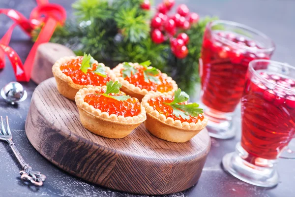 Canapé com caviar de salmão vermelho — Fotografia de Stock