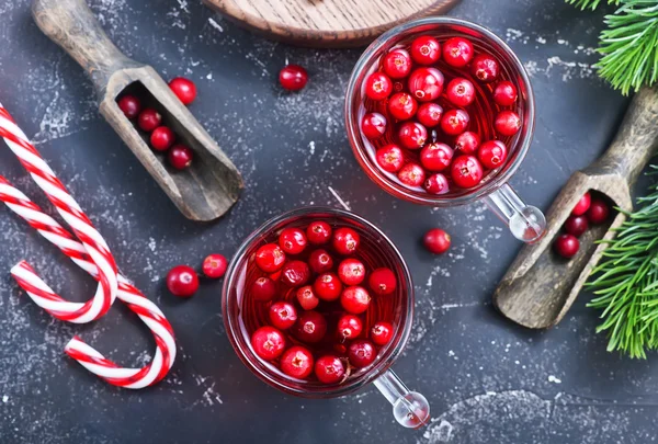 Cranberry ital és bogyók — Stock Fotó