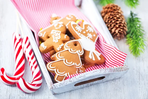 Galletas de jengibre en la mesa — Foto de Stock