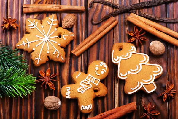 Biscoitos de gengibre na mesa — Fotografia de Stock