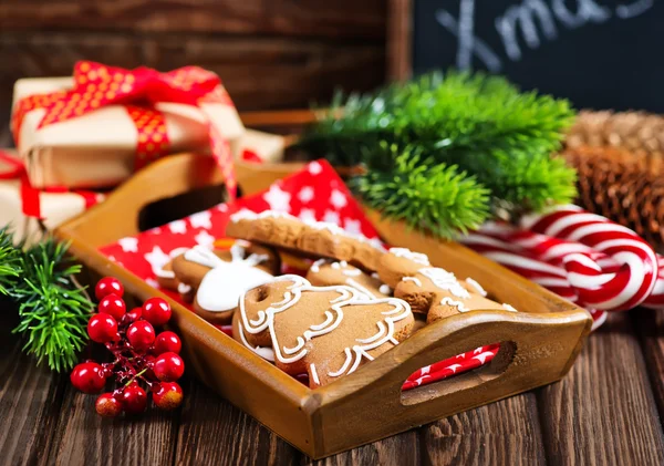 Galletas de jengibre en la mesa — Foto de Stock