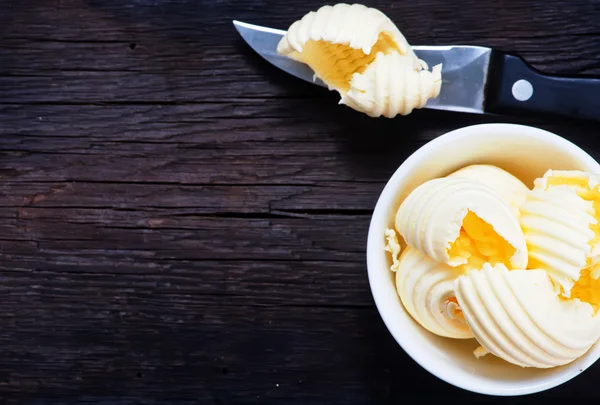 Mantequilla en plato blanco —  Fotos de Stock