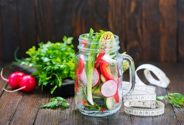 Frischer Gemüsesalat — Stockfoto