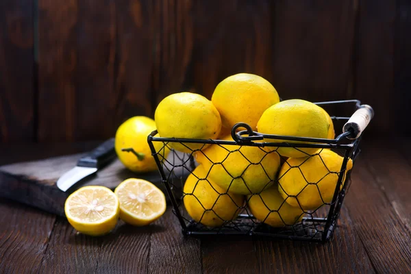 Fresh lemons in basket — Stock Photo, Image