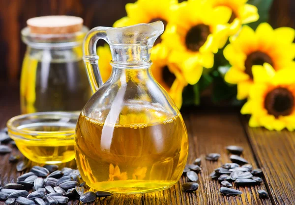 Sunflower oil and seeds — Stock Photo, Image