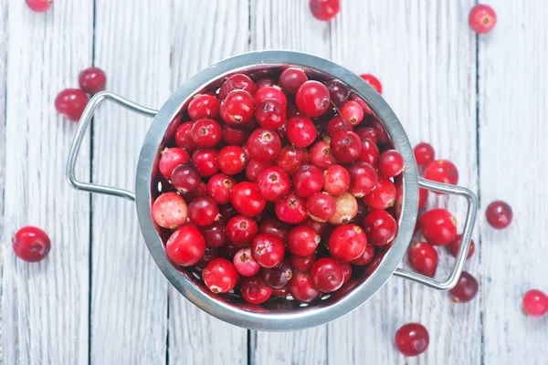 Cranberries in metal bow — Stock Photo, Image