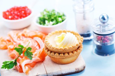 tartlets deniz ürünleri ve maydanoz ile