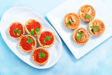 tartlets deniz ürünleri ve maydanoz ile