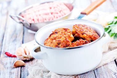 Tencerede tavuk pirzola