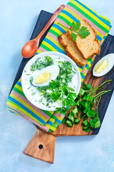 Kalte Suppe in Schüssel — Stockfoto