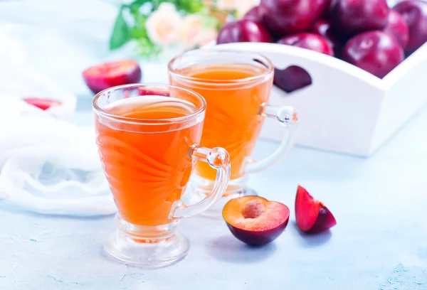 Fresh juice from plums — Stock Photo, Image