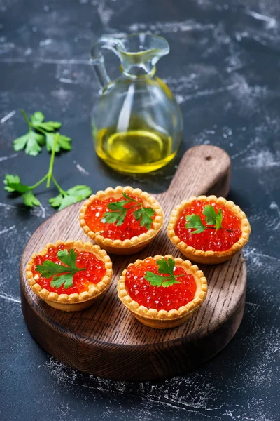 Tartlets com caviar de salmão — Fotografia de Stock